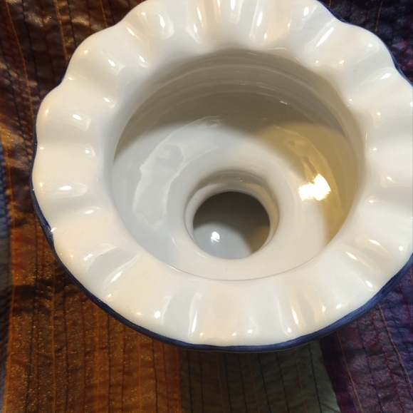 Cute Footed Planter - Picture 2 of 5